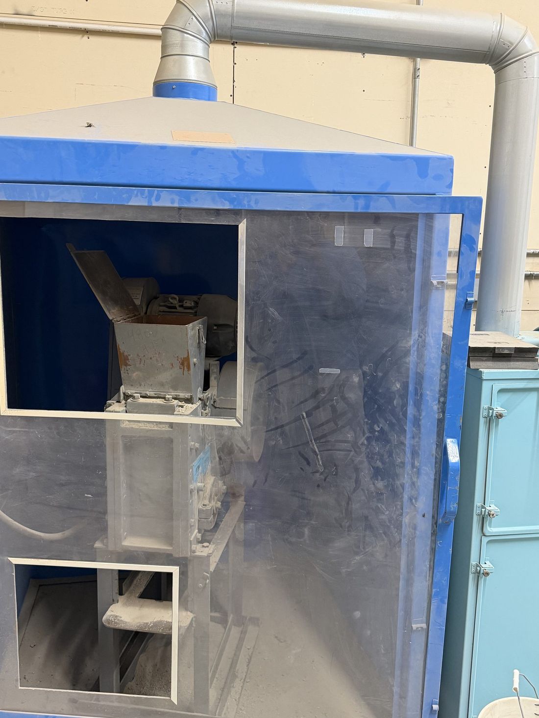 Ring and puck pulverizer in a dust enclosure